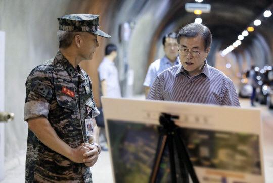 ‘개각·외교·경제에 폭염까지’ 文대통령, 난제 속 집권2기 스타트