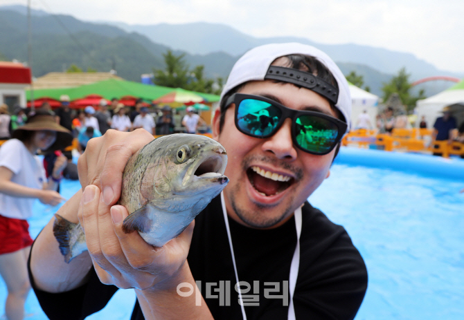 [포토]'내가 잡았어요'