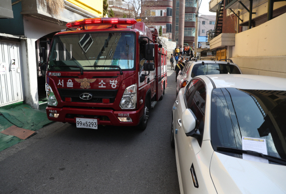 소방차 전용구역 설치 의무화…소방시설 주변 주·정차 금지