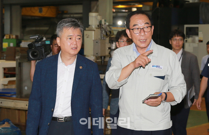 이인호 차관 "최저임금·노동시간, 소상공인 추가 지원 검토"