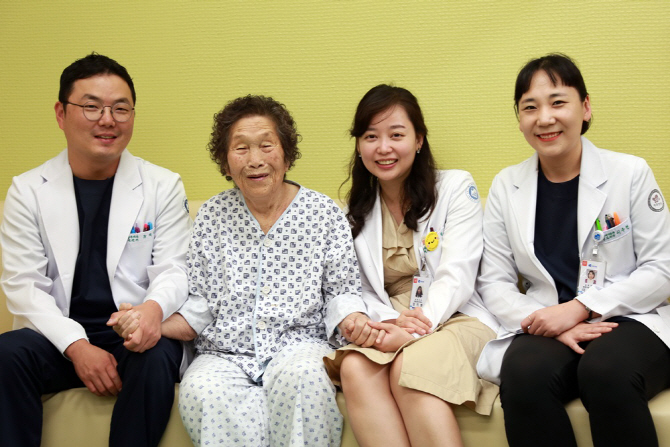 세종병원, 93세 고령환자 가슴뼈 열지않는 비봉합대동맥판막치환술 성공