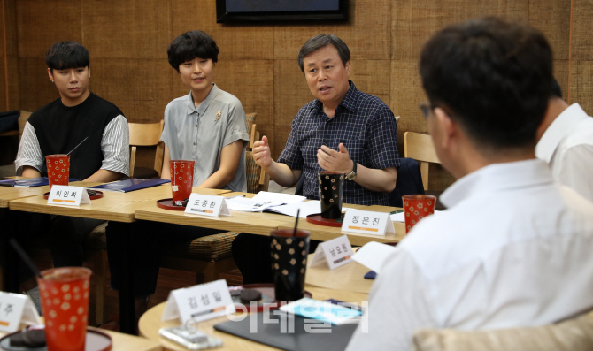 도종환 장관 "공예문화산업 발전 위한 지원 정책 추진"