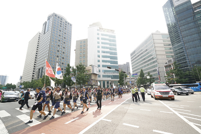 노스페이스 희망원정대, 350㎞ 도보대장정 완주