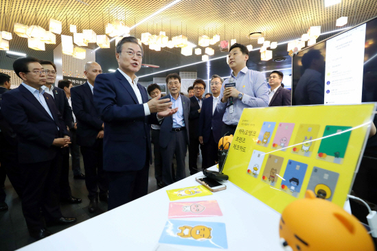 제3의 '메기 뱅크' 출현 기대감..케뱅·카뱅 다음은 누구