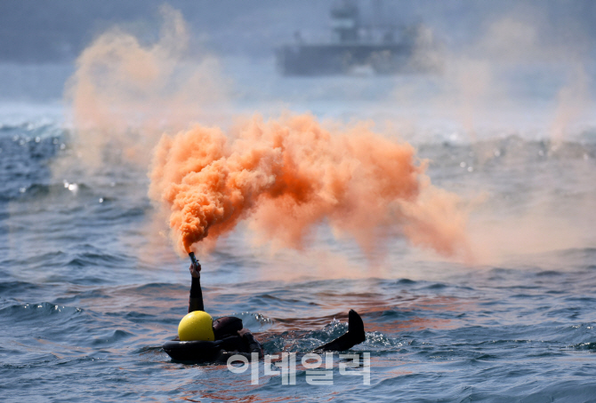 [포토] 반드시 조종사를 구하라~