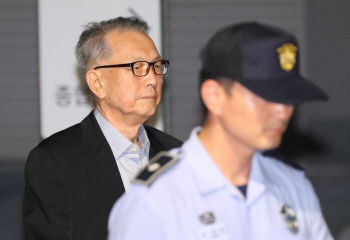 김기춘, '재판거래 의혹' 검찰 소환 거부 "건강상 이유"