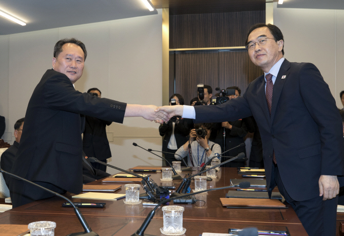 고위급회담 대표단 南조명균 北리선권…3차 정상회담 빨라질까