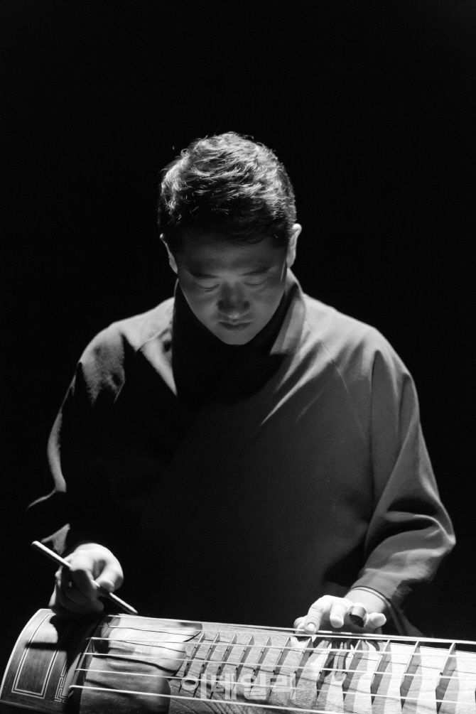 김수영 詩 '거대한 뿌리'와 거문고의 만남