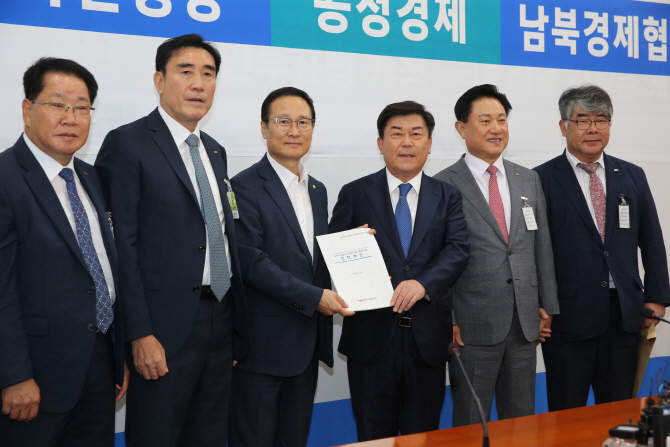 박성택, 여야 대표와 ‘릴레이 회동’… “최저임금 차등적용 법적근거 필요”