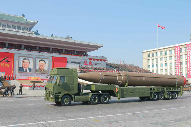 北, 비핵화 협상 중 열병식 'ICBM 도박'… 9월 한반도 평화 논의 분수령