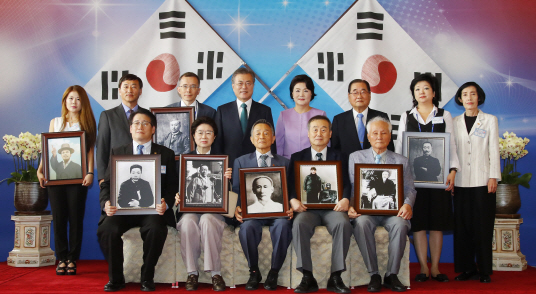 ‘독립운동=남성’ 文대통령, 불편한 고정관념을 뒤집다