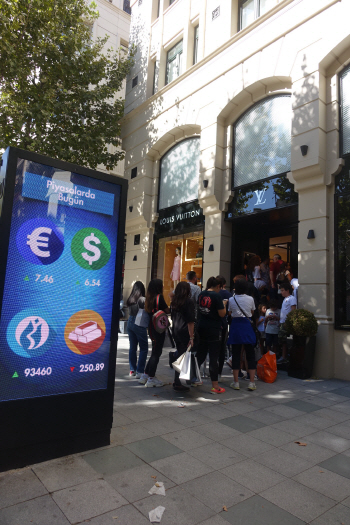터키화 폭락…관광객 '쇼핑찬스'vs현지인 '소득 반토막'
