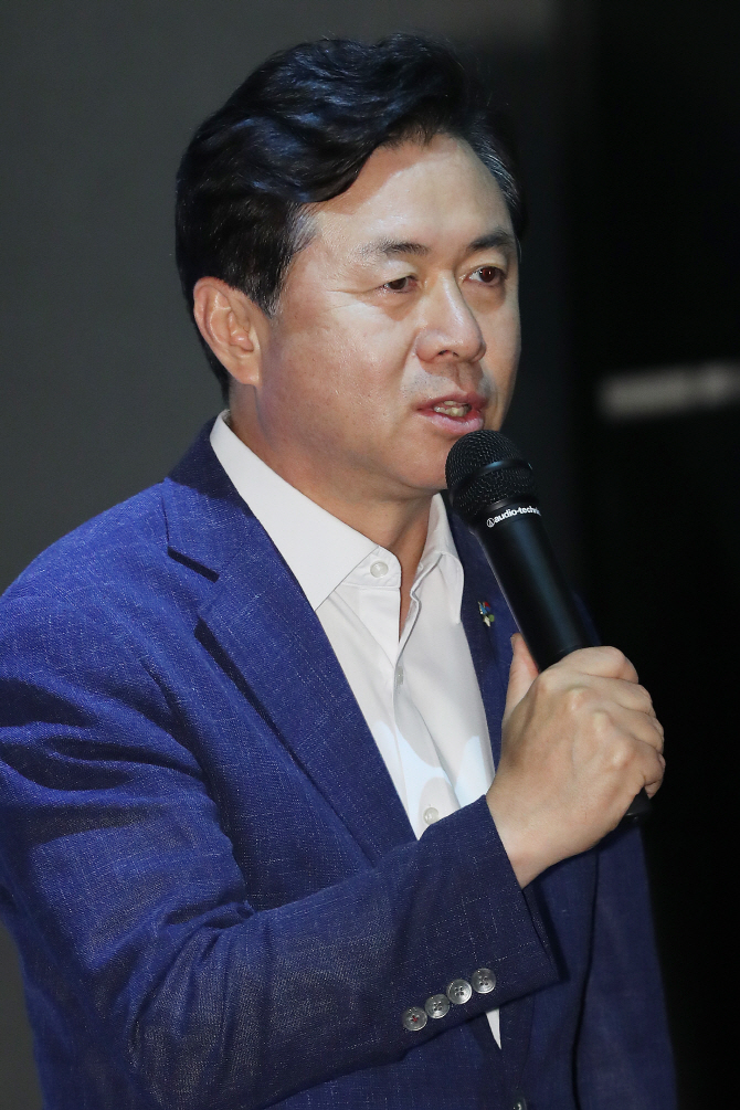 김영춘 "육상전력공급장치 설치해 항구도시 미세먼지 줄일 것"