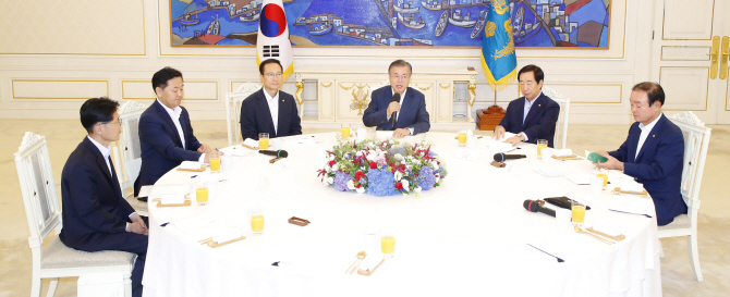 김성태 "탈원전, 여야정협의체 첫 의제로"…文대통령 "경청"