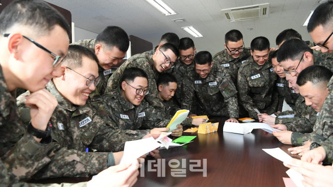 장병 1만명, 내년에 軍 복무경험 대학 학점 인정 받는다