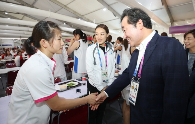 이낙연 총리, 여자농구 남북단일팀 응원 나선다