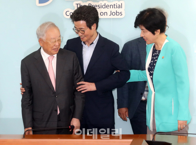 [포토]'일자리 문제, 부탁드립니다'