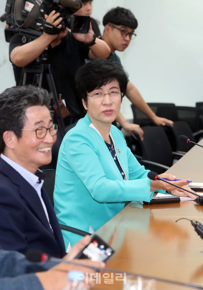 [포토]발언하는 김영주 고용부 장관