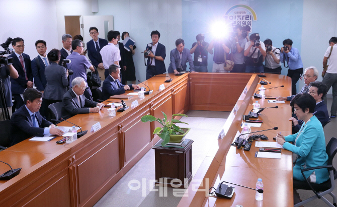 [포토]일자리 해법 놓고 열린 고용부-일자리위-경제3단체 간담회