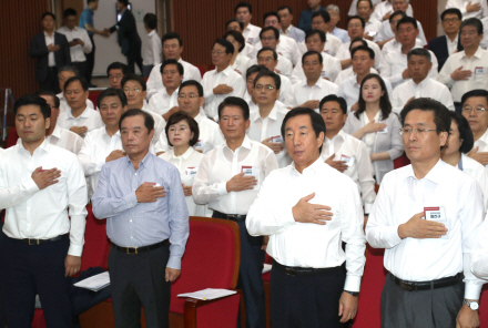 한국당 의원들 “우리 당 잘못은…계파갈등·분열, 탄핵 책임 회피”