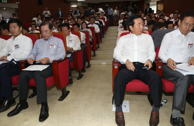 한국당, '소득주도성장 폐기' 총력전 예고…경제성장 기치로(종합)