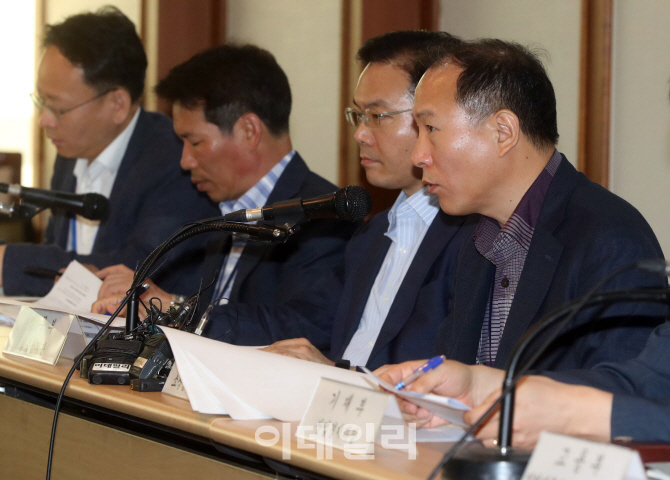 [포토]브리핑하는 이상훈 중기부 소상공인정책실장