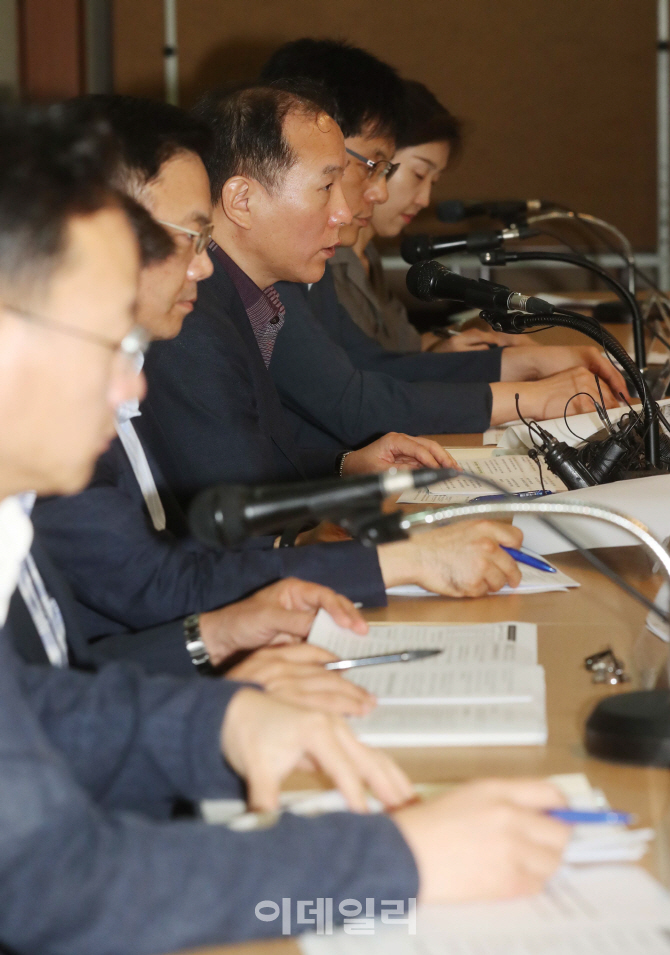 [포토]'소상공인과 자영업자에 대한 지원 대책은'