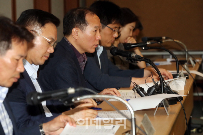 [포토]'소상공인 및 자영업자에 대한 지원 대책은'