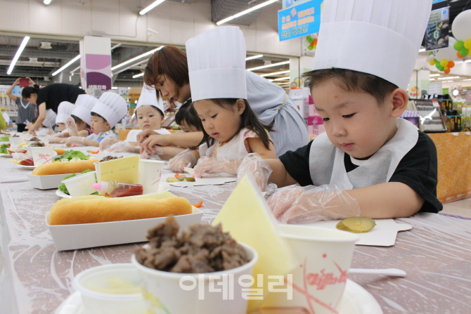 [포토]농협하나로마트, '제1회 어린이 요리 체험교실' 개최