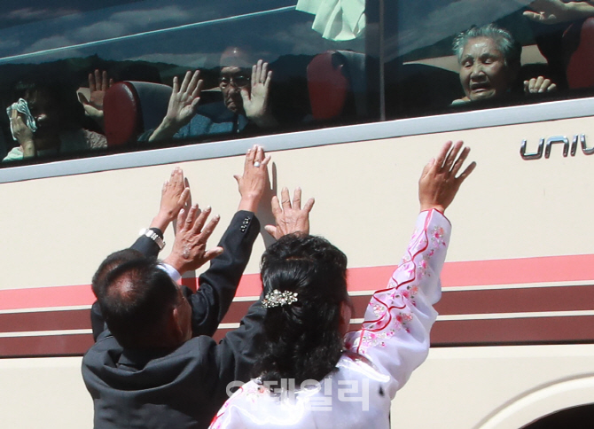 [포토]한번이라도 더 보고 싶은 얼굴