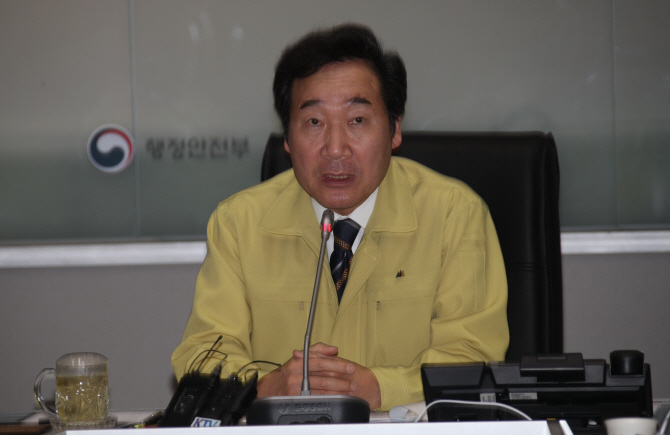 이낙연 총리 "태풍 휴교령에 어린이 안전 우려..학부모 연차활용" 지시