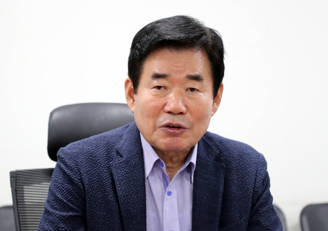 김진표 ‘1강’ 자신..“권리당원 지지세 늘어나”