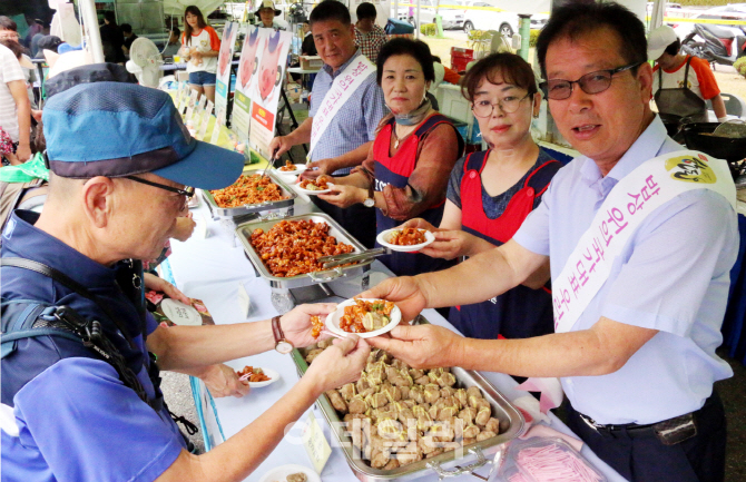 [포토] 한돈 드시고 힘내세요~
