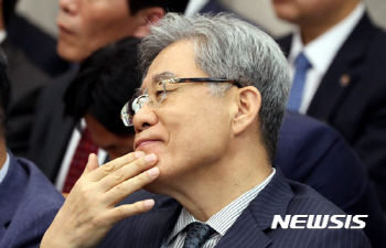 '함승희 파문' 법인카드 폐지 靑청원, "뼈빠지게 일해서 세금 냈더니"