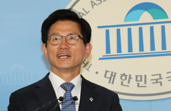 김문수 "우리가 노무현당? 야당이라면 박근혜·이명박 석방 주장해야"