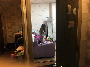 현직 경찰이 학교 근처서 키스방 운영…카운터 앉아있다가 단속에 덜미