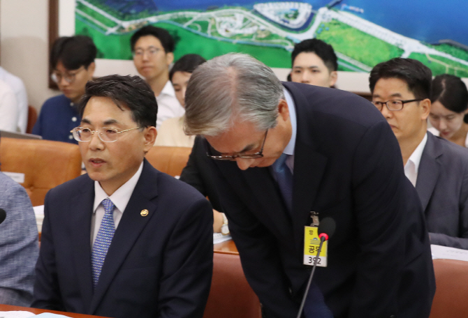 '자동차가 문제'라는 BMW 대표 "기계적 결함은 모른다"