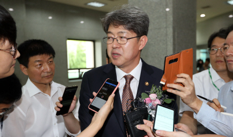 강신욱 통계청장 "가계동향조사, 오류 있는 것 아니다"