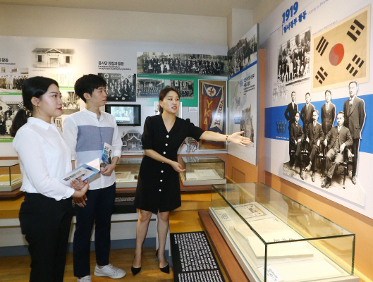집수리·주거환경 개선…건자재업계, 주특기 살린 봉사활동 '주목'