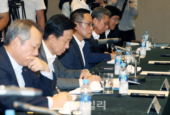 [포토]금감원장 모두발언 듣는 여전사 CEO들