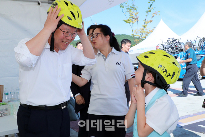 [포토] 안전모 착용은 필수