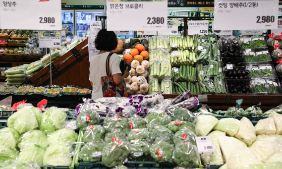 [추석 선물 어쩌나]"안 할 순 없고"…토종 대신 키위·멜론, 굴비 대신 갈치 선물도