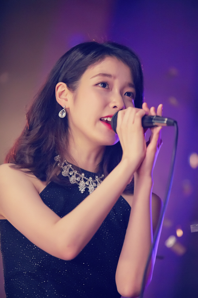 포토]아이유 캠페인 참여 '모두의 도전 응원해'