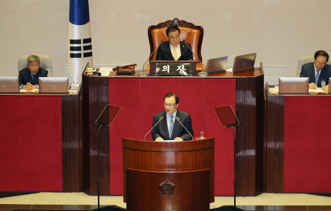 이해찬 “포용적 성장모델로 4만 달러 시대 열 것”