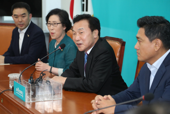 손학규호 첫 당직 인선, 사무총장 오신환·수석대변인 김삼화·비서실장 채이배