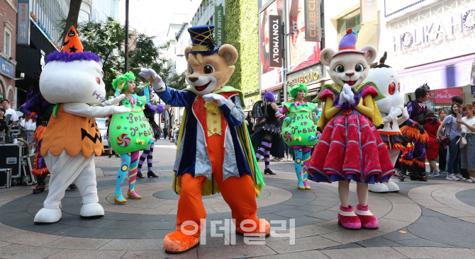 [포토]에버랜드 할로윈 캐릭터 명동에 떴다!