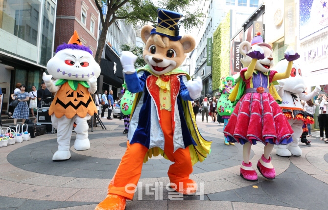 [포토]명동 찾은 에버랜드 해피 할로윈