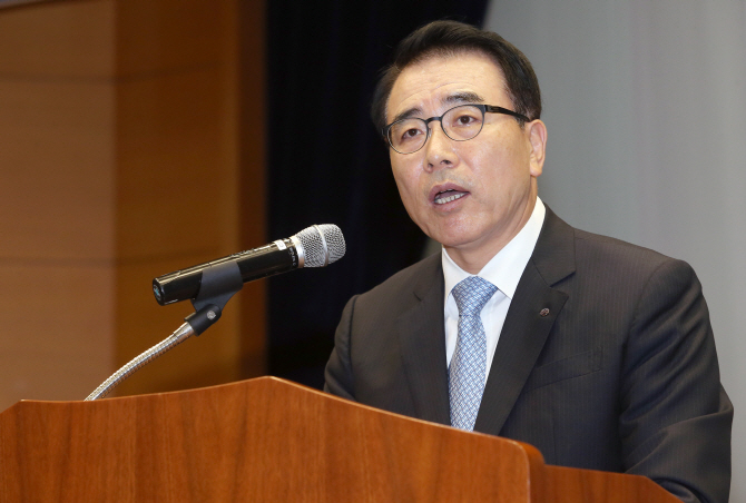 조용병 신한금융 회장 “오늘 오렌지라이프 SPA 체결”