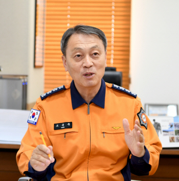조종묵 소방청장 “순직 소방관 생각할 때마다 가슴이 미어지죠”