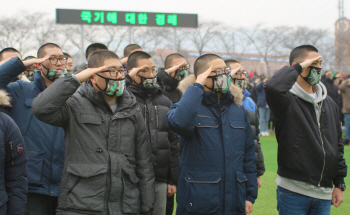 익숙해진 '불공정'… 오지환과 손흥민, 정말 다른가